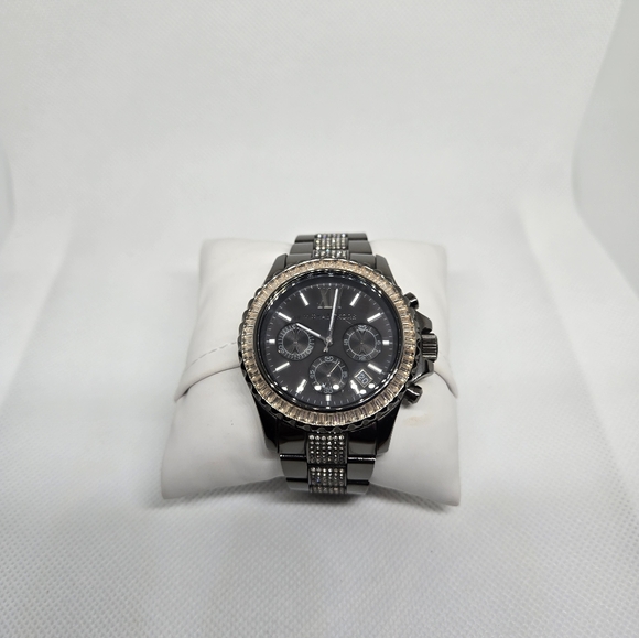 Michael Kors Everest Chronograph Watch - Picture 2 of 15